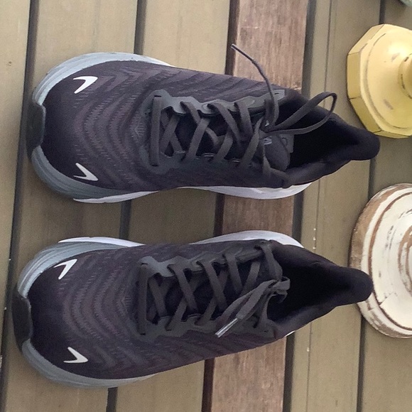 Hoka One One Shoes - Hoka arahi women size 8.5